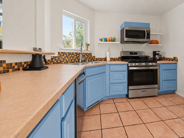 2758 Via Venado, Santa Fe, NM 87505