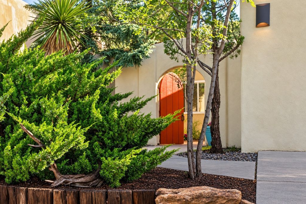 2758 Via Venado, Santa Fe, NM 87505
