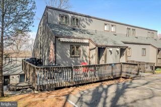 31 MIDDLE VILLAGE WAY, Tannersville, PA 18372