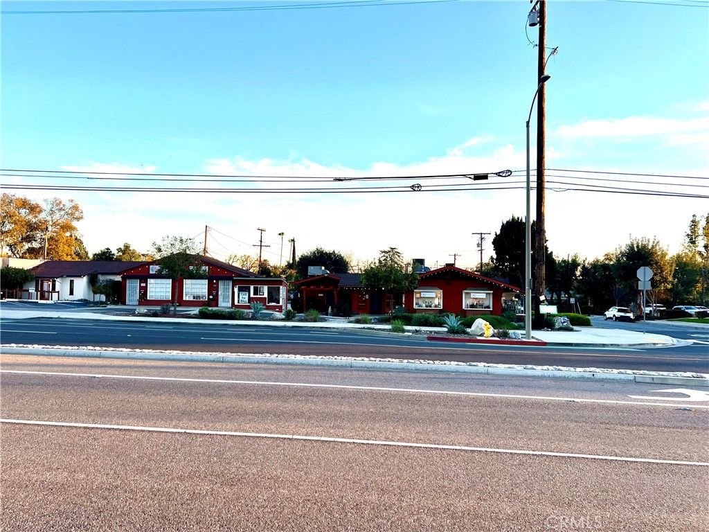 240 W Foothill, Claremont, CA 91711 — photo 2