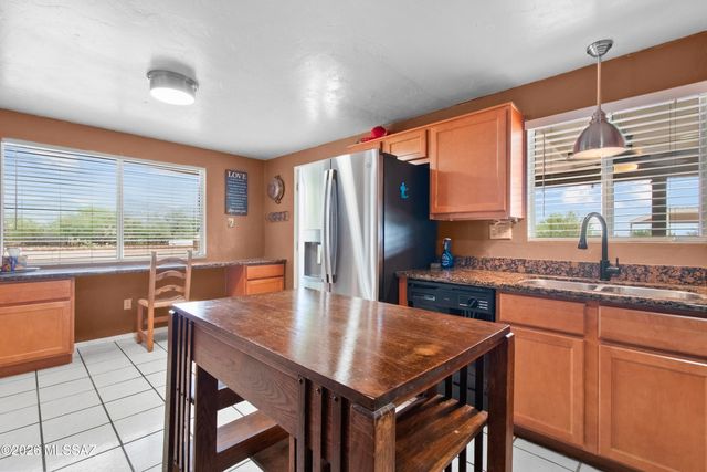 2350 W Sunkist Road, Tucson, AZ 85755