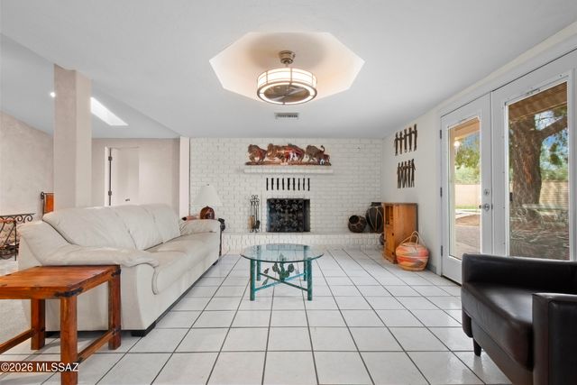 2350 W Sunkist Road, Tucson, AZ 85755