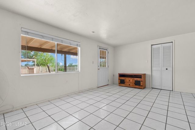 2350 W Sunkist Road, Tucson, AZ 85755