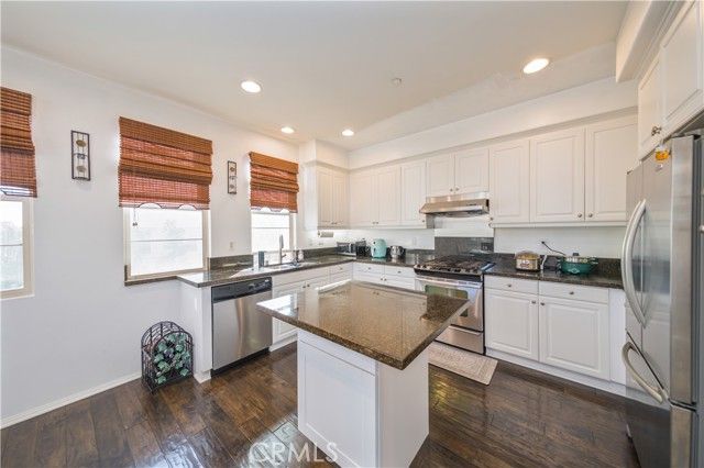 908 N Bouquet Court, Azusa, CA 91702