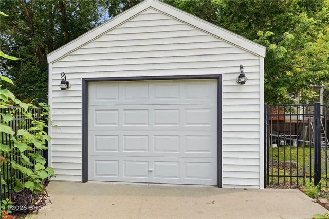 1301 57th Place, Des Moines, IA 50311