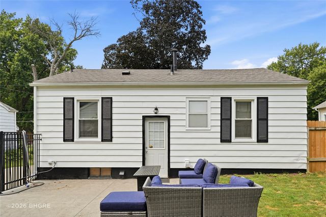 1301 57th Place, Des Moines, IA 50311