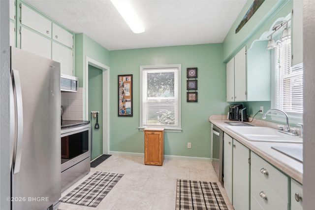 1301 57th Place, Des Moines, IA 50311