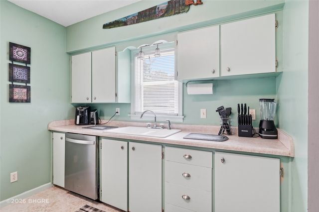 1301 57th Place, Des Moines, IA 50311