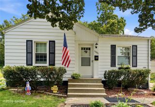 1301 57th Place, Des Moines, IA 50311