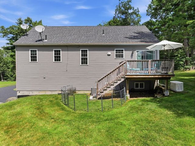 215 Sarty Rd, Warren, MA 01083