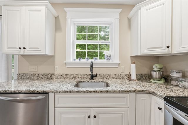215 Sarty Rd, Warren, MA 01083
