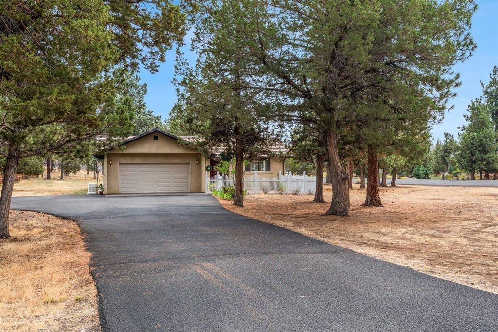 70120 Mustang Drive, Sisters, OR 97759