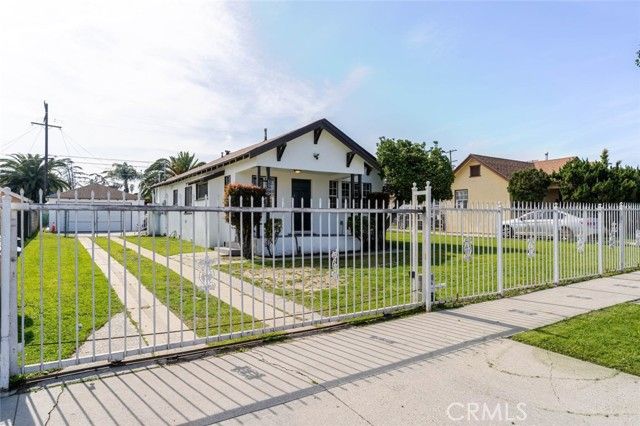 1100 W 103rd Street, Los Angeles, CA 90044