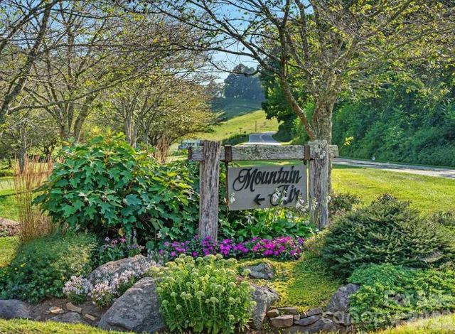 81 Stoney Falls Loop C3, Burnsville, NC 28714