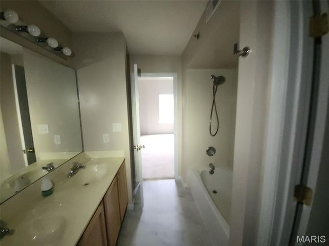 1101 Arbor Creek Drive 3C, St Louis, MO 63122