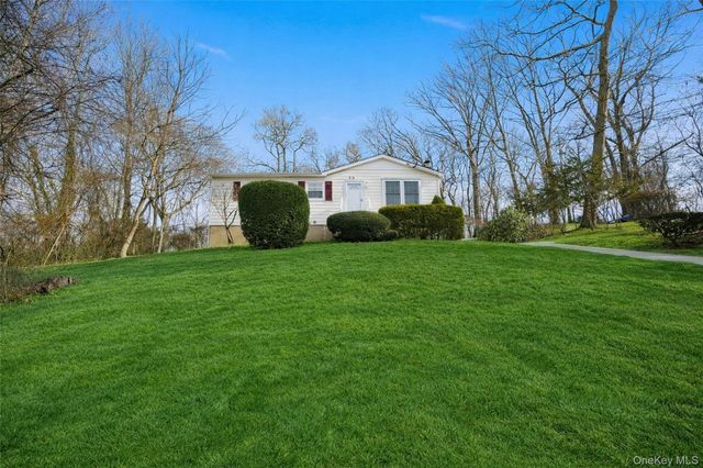 23 Amagansett Drive, Sound Beach, NY 11789