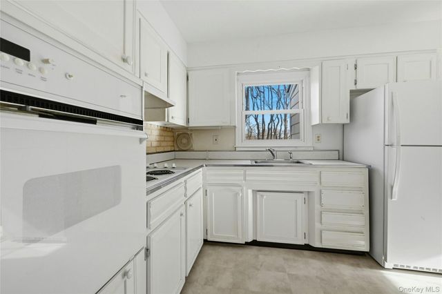 23 Amagansett Drive, Sound Beach, NY 11789