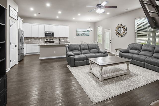 6327 Spartan Drive, College Station, TX 77845