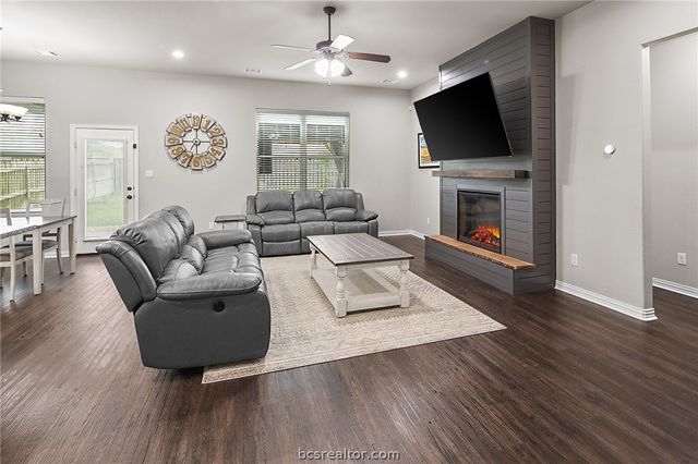 6327 Spartan Drive, College Station, TX 77845