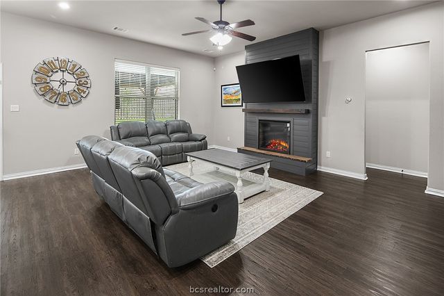 6327 Spartan Drive, College Station, TX 77845