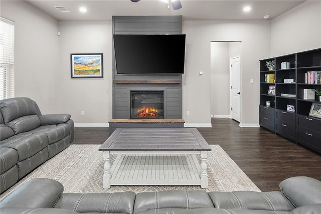 6327 Spartan Drive, College Station, TX 77845