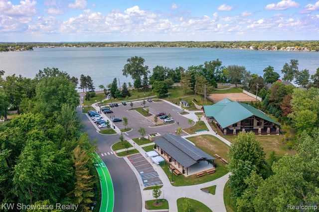 1815 E Lake Drive, Novi, MI 48377