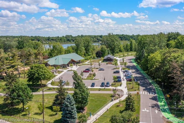 1815 E Lake Drive, Novi, MI 48377