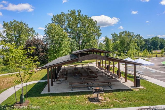 1815 E Lake Drive, Novi, MI 48377