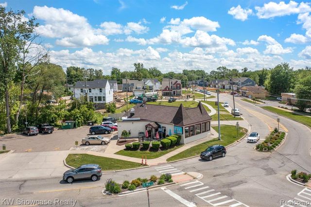 1815 E Lake Drive, Novi, MI 48377