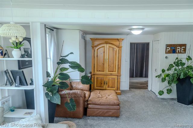 1815 E Lake Drive, Novi, MI 48377