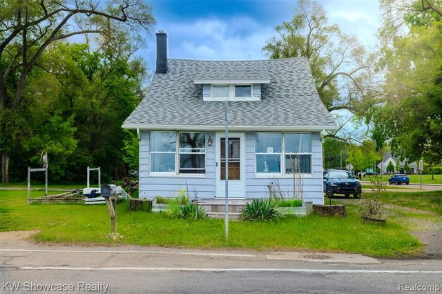 1815 E Lake Drive, Novi, MI 48377