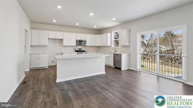 114 Winding Road, Forks Twp, PA 18040