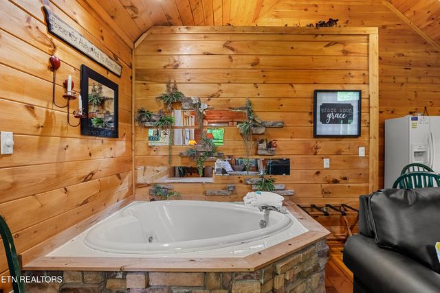1452 Cupid Way, Sevierville, TN 37876