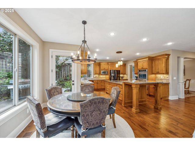 13932 SUNDELEAF Dr, Lake Oswego, OR 97034