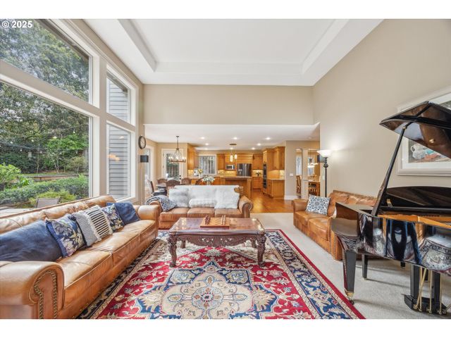 13932 SUNDELEAF Dr, Lake Oswego, OR 97034