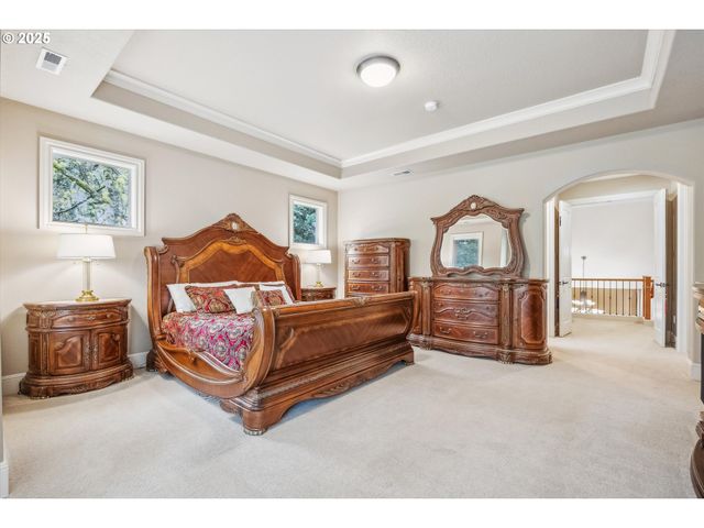 13932 SUNDELEAF Dr, Lake Oswego, OR 97034