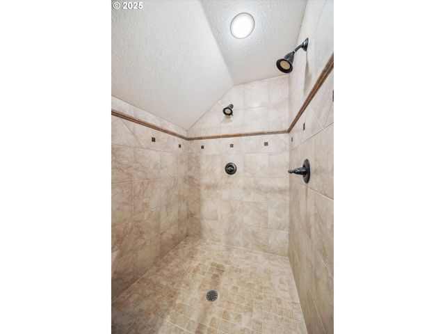 13932 SUNDELEAF Dr, Lake Oswego, OR 97034