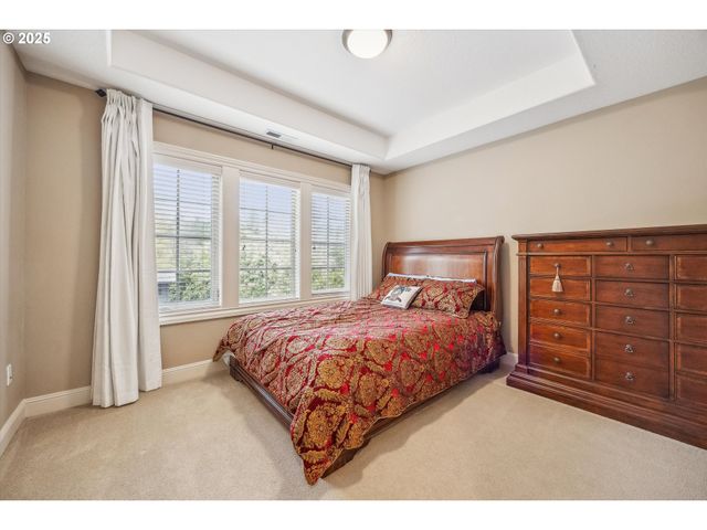 13932 SUNDELEAF Dr, Lake Oswego, OR 97034