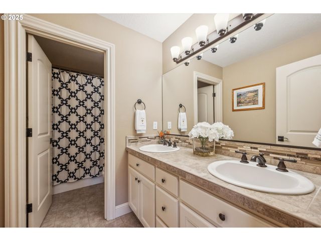 13932 SUNDELEAF Dr, Lake Oswego, OR 97034