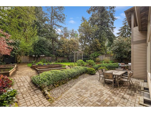 13932 SUNDELEAF Dr, Lake Oswego, OR 97034