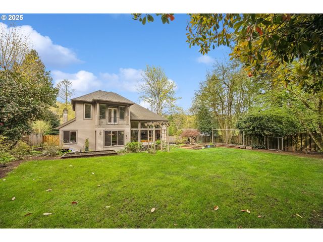 13932 SUNDELEAF Dr, Lake Oswego, OR 97034