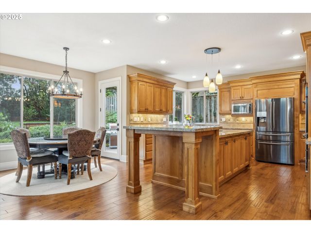 13932 SUNDELEAF Dr, Lake Oswego, OR 97034