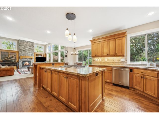 13932 SUNDELEAF Dr, Lake Oswego, OR 97034