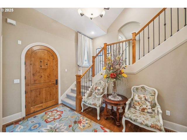 13932 SUNDELEAF Dr, Lake Oswego, OR 97034