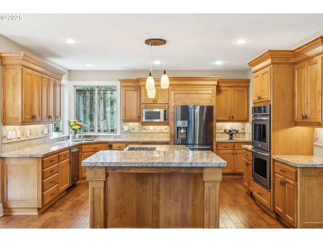 13932 SUNDELEAF Dr, Lake Oswego, OR 97034