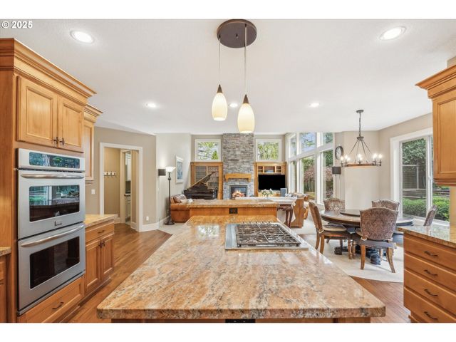 13932 SUNDELEAF Dr, Lake Oswego, OR 97034