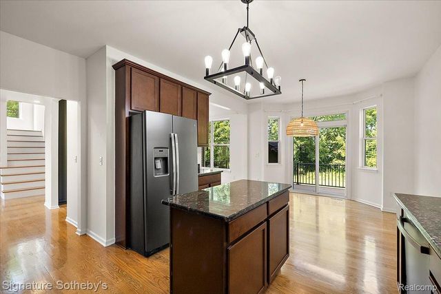 871 Wynstone Circle S, Oakland Charter Township, MI 48363