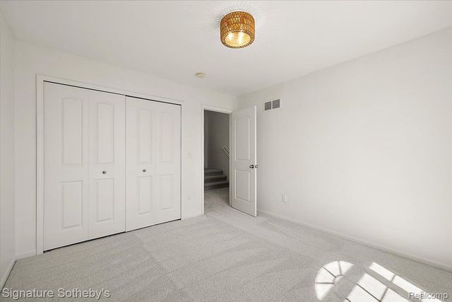 871 Wynstone Circle S, Oakland Charter Township, MI 48363