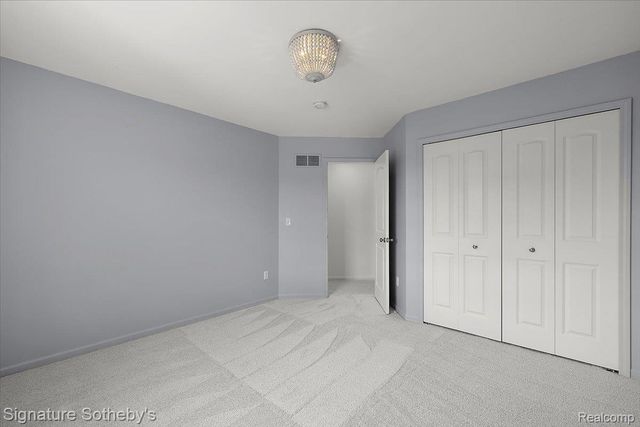 871 Wynstone Circle S, Oakland Charter Township, MI 48363
