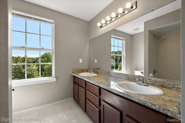 871 Wynstone Circle S, Oakland Charter Township, MI 48363